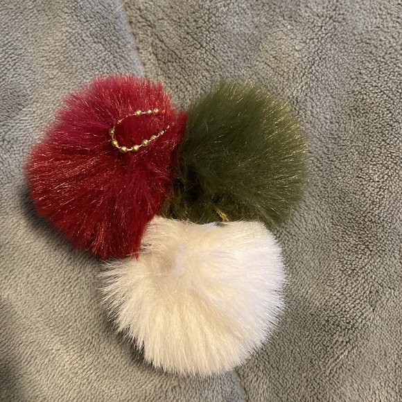 Fluffy Key chain - Picture 2 of 3